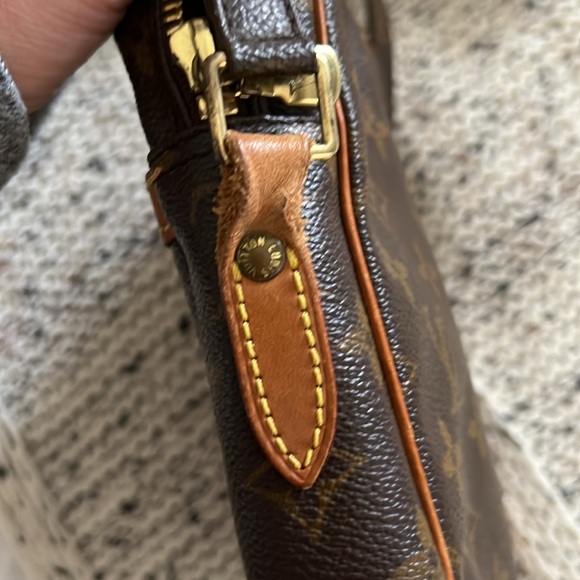 Louis Vuitton monogram crossbody - Picture 11 of 16